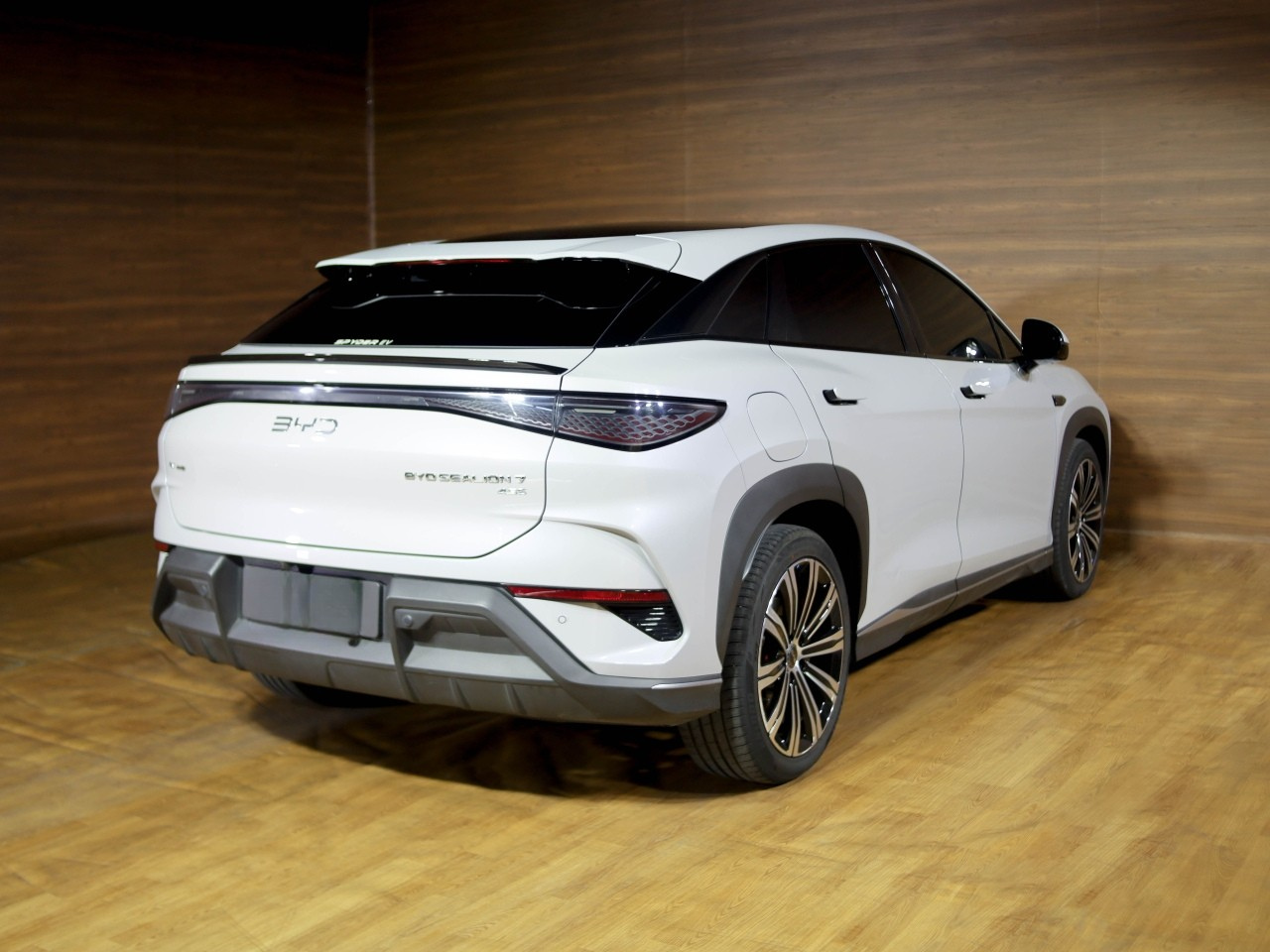 SEALION 7 Side Rear