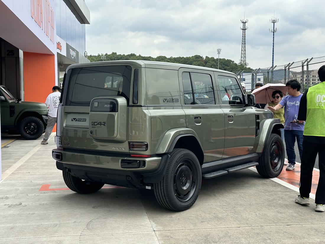 iCAR V23 rear view