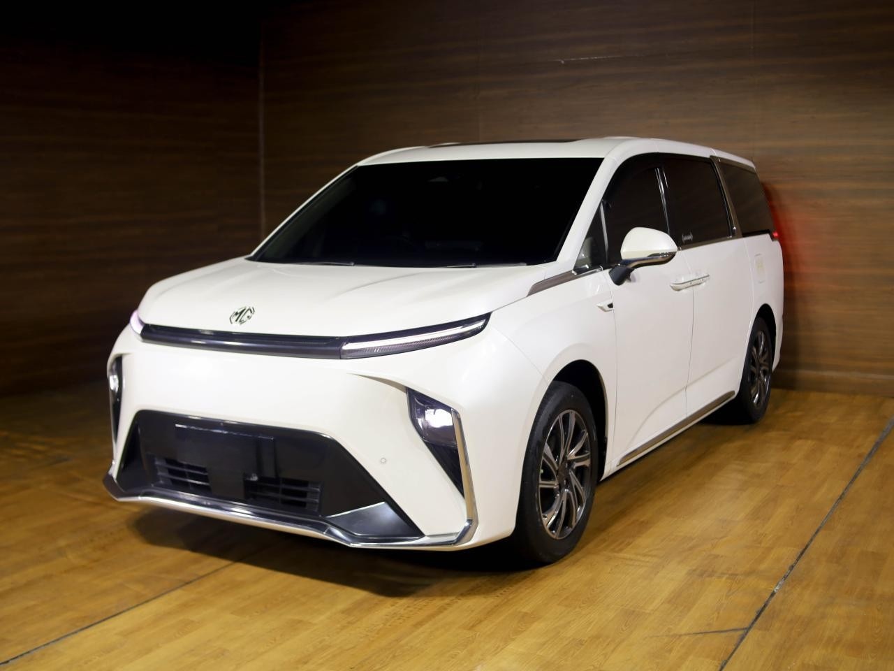 MG MAXUS 9 EV