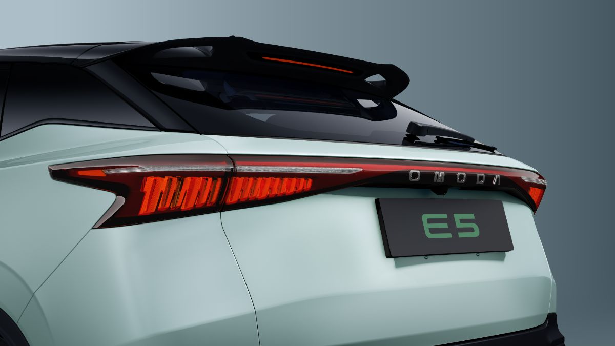 Chery OMODA E5, closer view